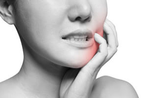 顎関節症などによる顎の痛みや不調の方に効果的なセルフケア
